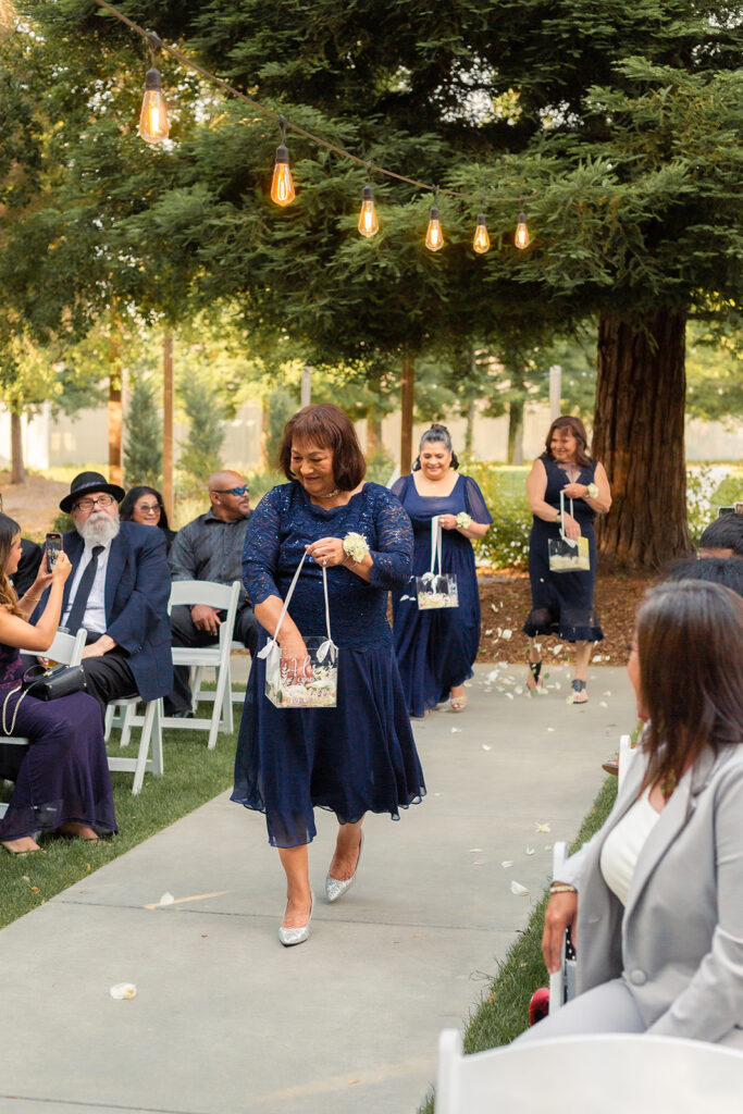 flower seed packets as one the nontraditional wedding ideas